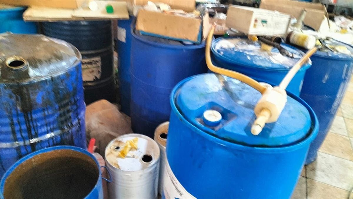 ضبطت الأجهزة التموينية ببلبيس 200 كرتونة مبيد حشري و100 جركن مغذي نباتات مجهولة المصدر