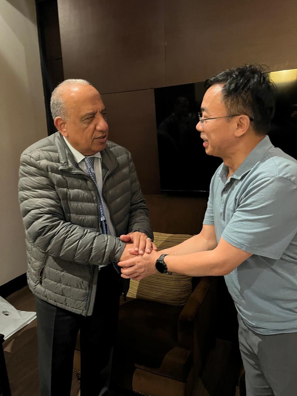 وزير الكهرباء يبحث في الصين مع شركة "SUNGROW" إنشاء مصنع بطاريات تخزين الطاقة بمصر