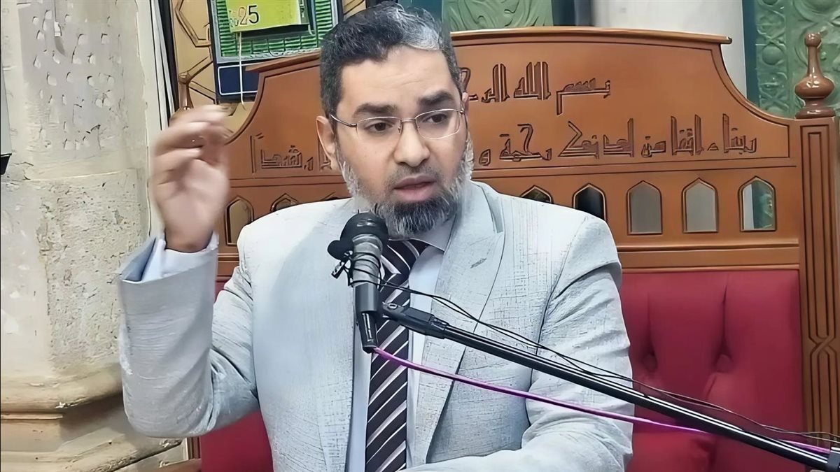 أحمد الرخ يحذر من نشر المحتوى الديني العشوائي