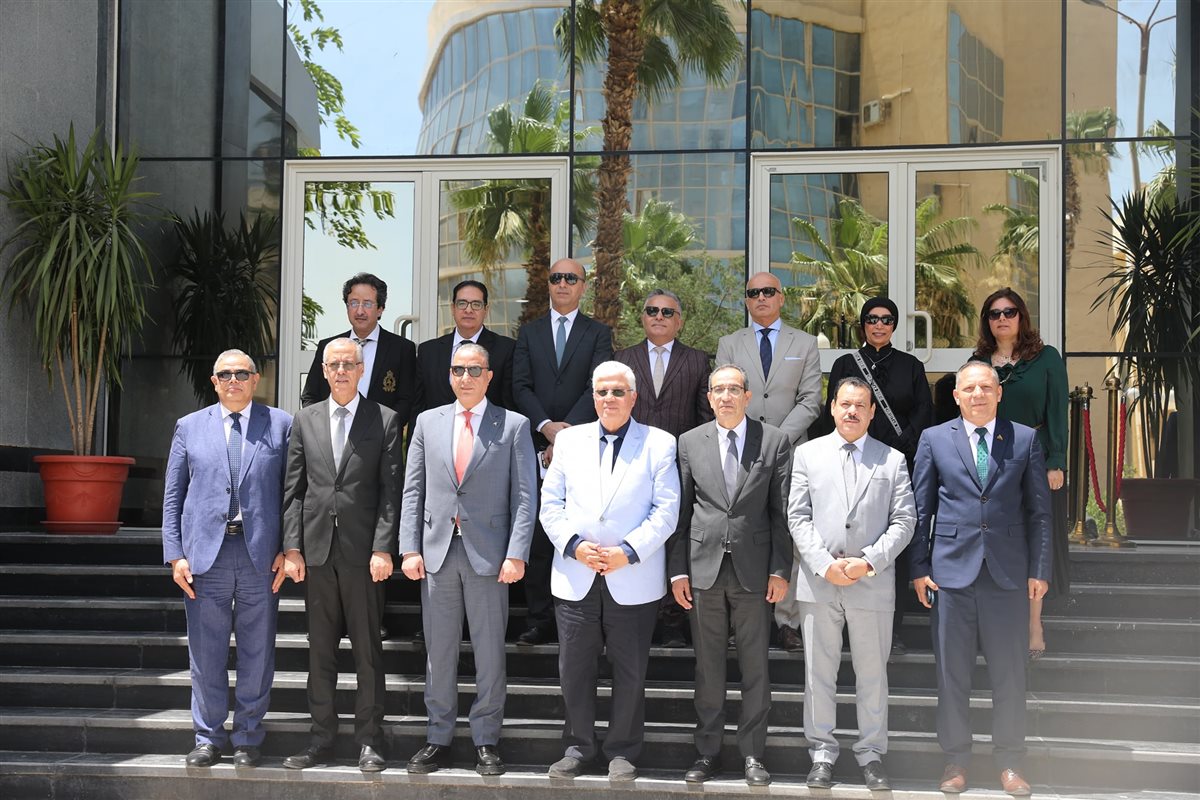 اجتماع وزير التعليم العالي مع رؤساء الجامعات الحكومية