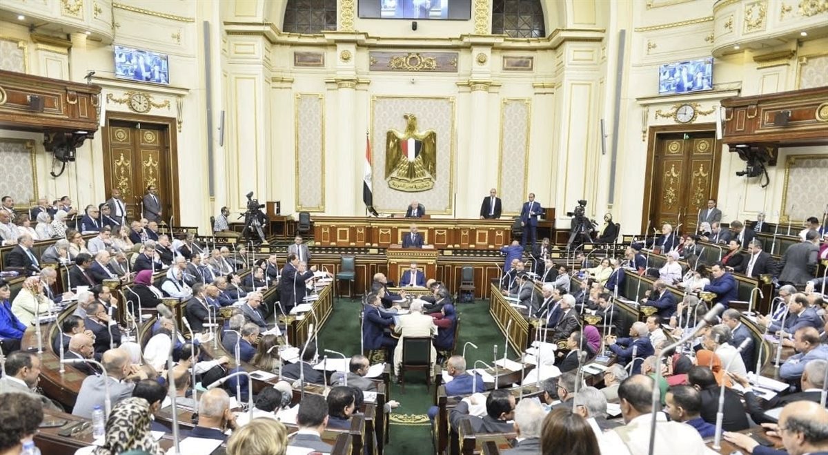 وزير الشئون النيابية يعرض تفاصيل قوانين الإيجار بالبرلمان