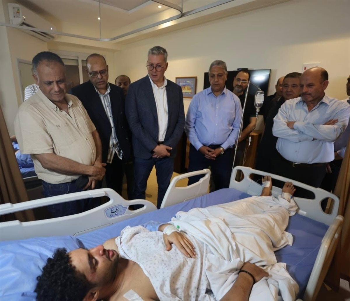 وزيرا البترول والعمل يزوران مستشفى الجونة للاطمئنان على مصابي حادث انقلاب بارجة خليج السويس