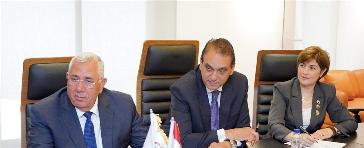 اللجنة القانونية تراجع أوراق المرشحين – حزب الجبهة الوطنية