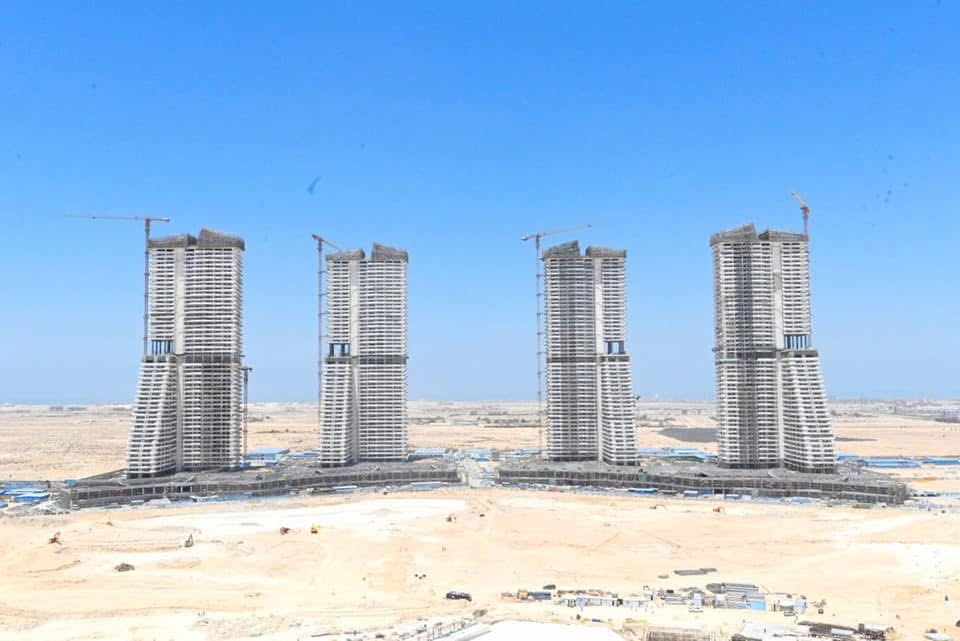وزير الإسكان يتفقد أبراج الداون تاون