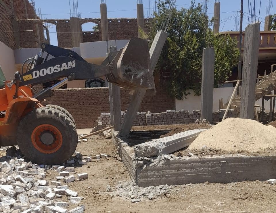 تنفيذ المرحلة الثانية من موجة إزالة التعديات بالأقصر