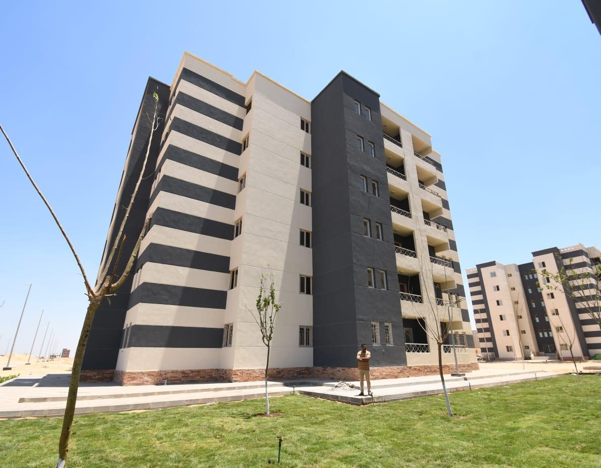 وزير الإسكان يتفقد وحدات الإسكان الأخضر ومشروع ديارنا بمدينة السادات