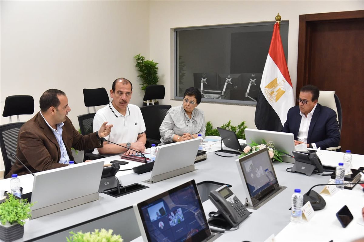 وزارة الصحة تناقش خطط تطوير الرعاية الطبية بالمحافظات