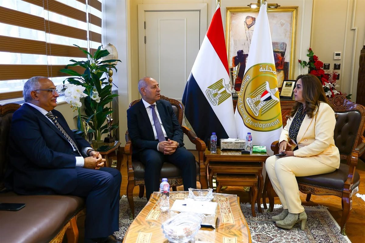 اجتماع وزيرة التنمية المحلية مع قيادات القاهرة لمناقشة تطوير مصر الجديدة