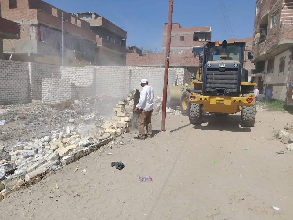 الإسماعيلية تزيل 21 حالة تعدٍّ لحماية أراضي الدولة والزراعة
