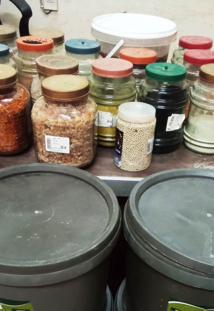 مصادرة سلع غذائية فاسدة قبل طرحها للبيع بالأسواق