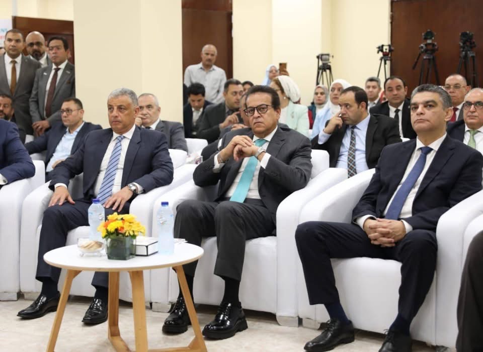 وزير الصحة يتفقد معدات المحاكاة الحديثة بمعهد الأشعة
