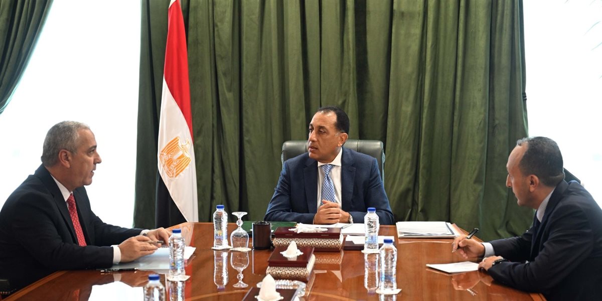 رئيس الوزراء يلتقي رئيس الهيئة الوطنية للصحافة لمتابعة الملفات المالية والاستثمارية