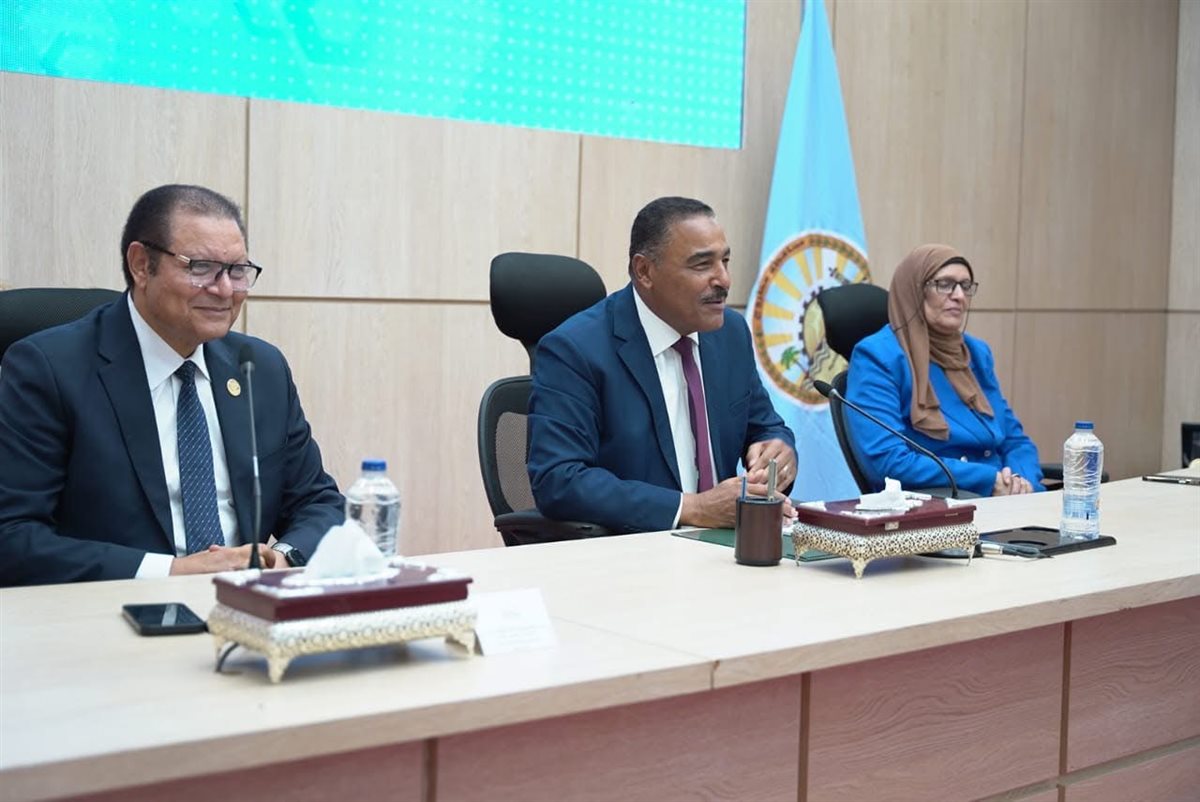 محافظ مطروح يتابع جاهزية المنشآت الصحية للتأمين