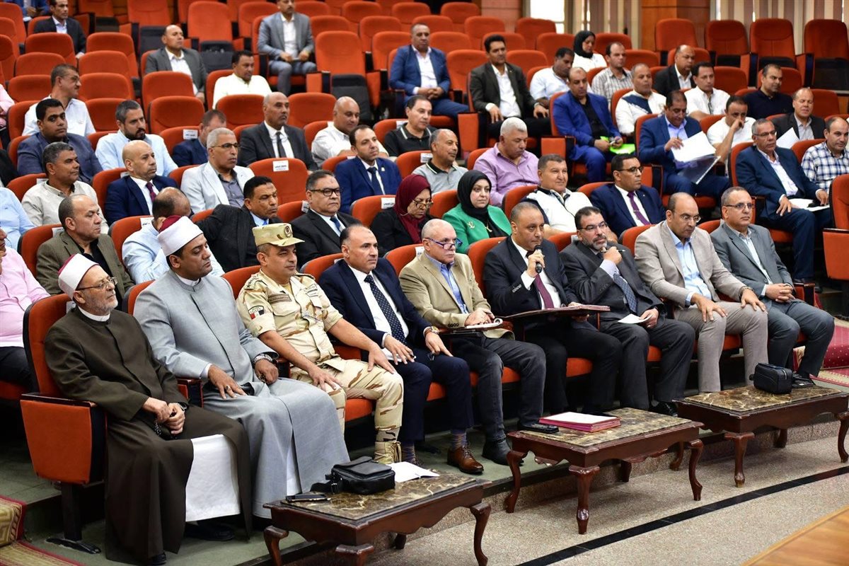توجيهات من المحافظ برفع كفاءة الخدمات الأساسية