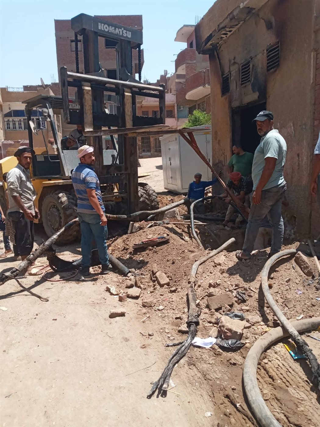تركيب محول كهربائي جديد بعد احتراق كشك الكهرباء