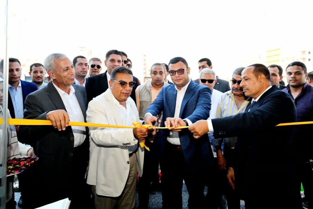 وزير الإسكان ومحافظ الدقهلية خلال افتتاح مركز نبروه