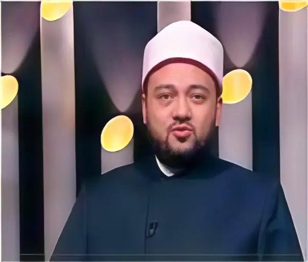أحمد نبوي: فوضى السوشيال ميديا تهدد القيم.