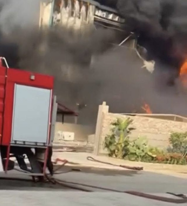 جهود مكثفة للسيطرة على حريق مصنع بدر