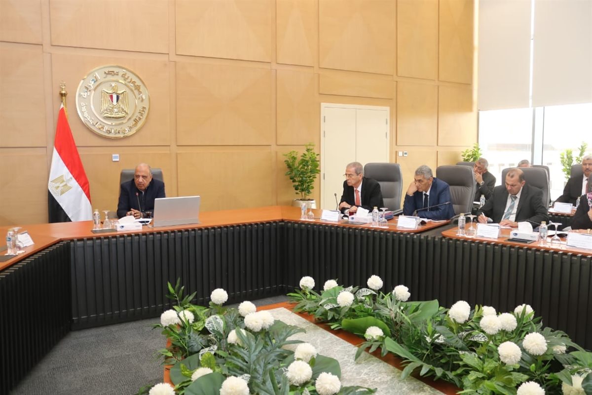 اجتماع وزير الكهرباء بقيادات القطاع لمتابعة تنفيذ خطة تأمين الشبكة القومية