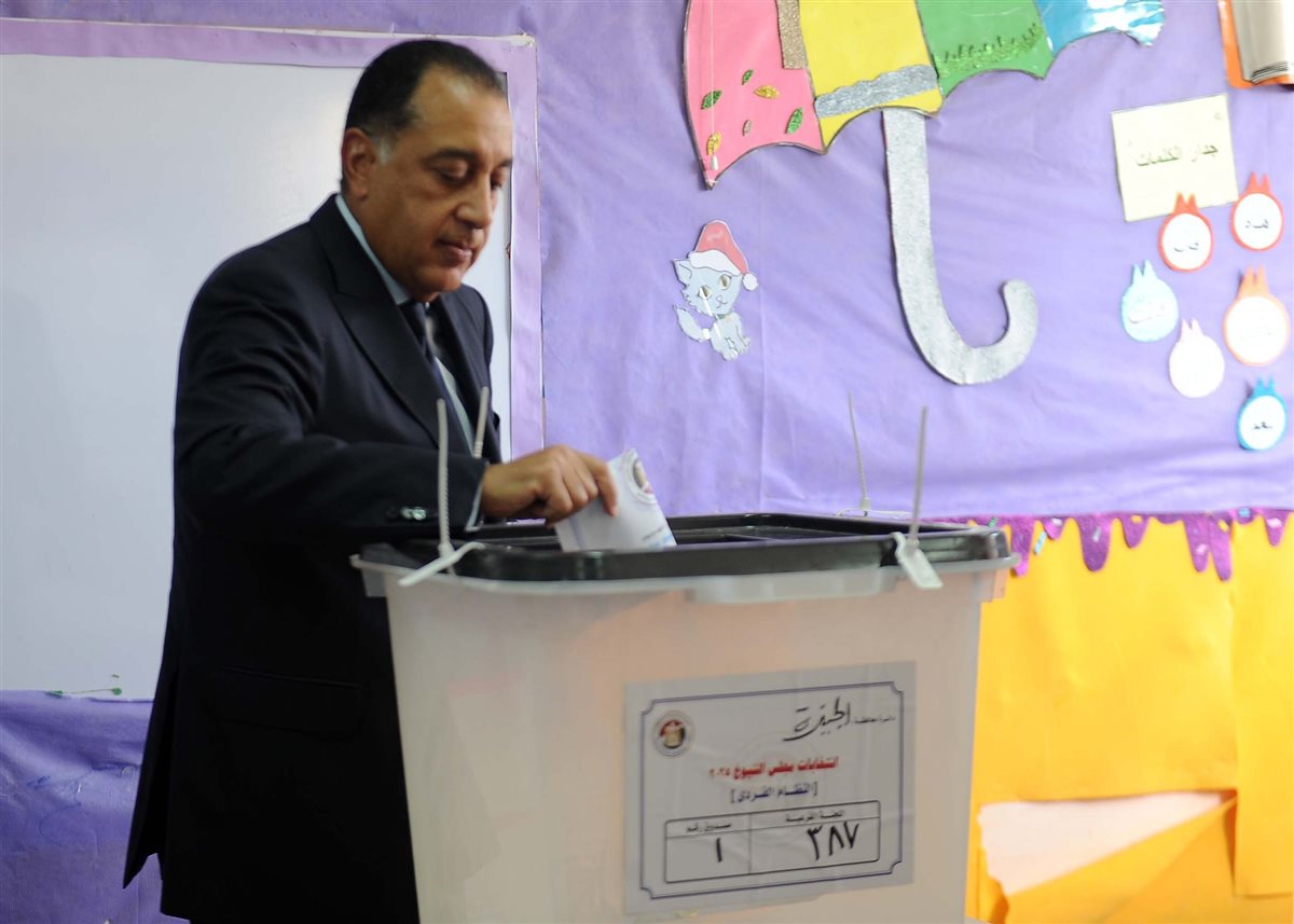 رئيس الوزراء يدلي بصوته في انتخابات مجلس الشيوخ ٢٠٢٥