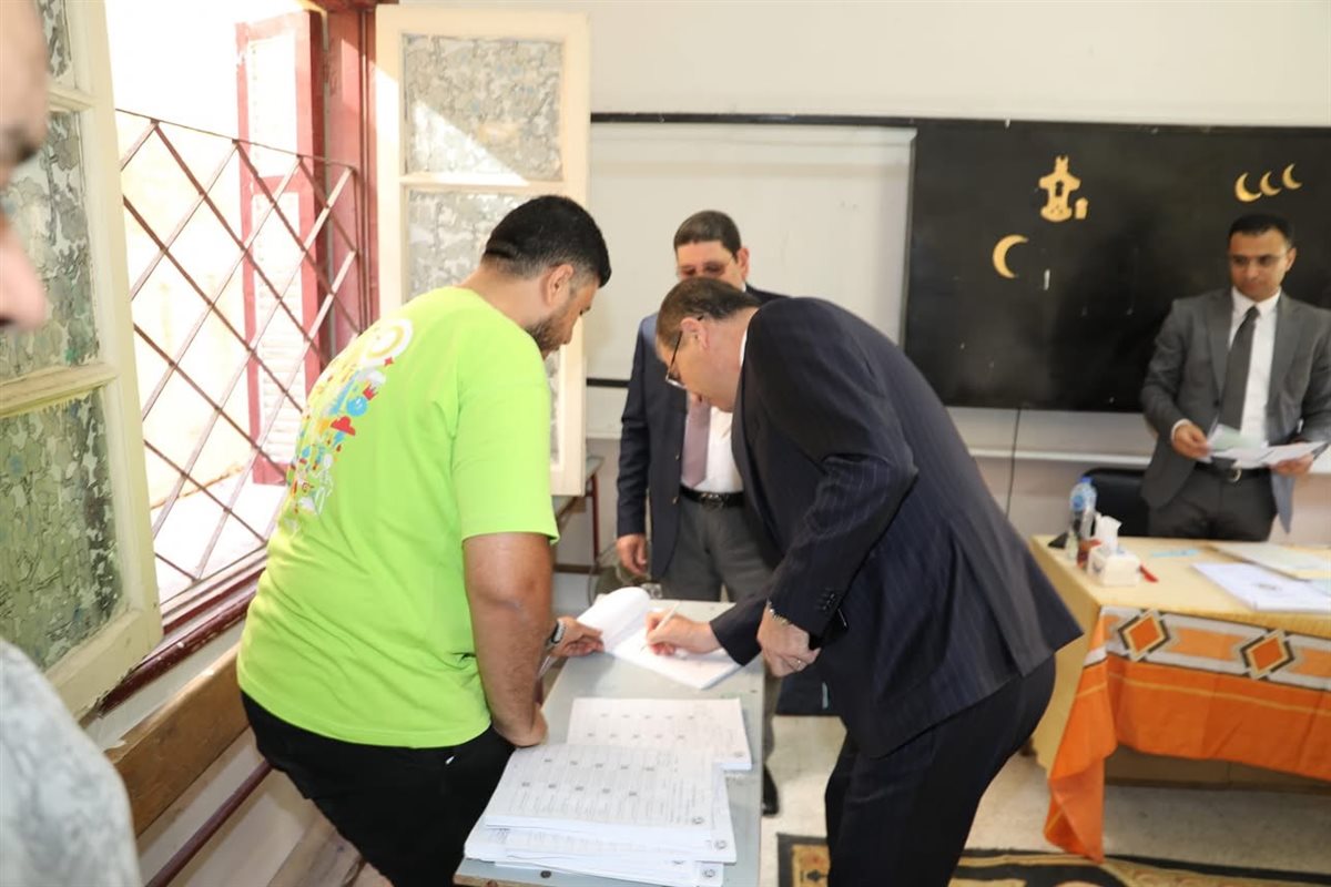وزير الزراعة يدلي بصوته ويدعو المزارعين للمشاركة الانتخابية