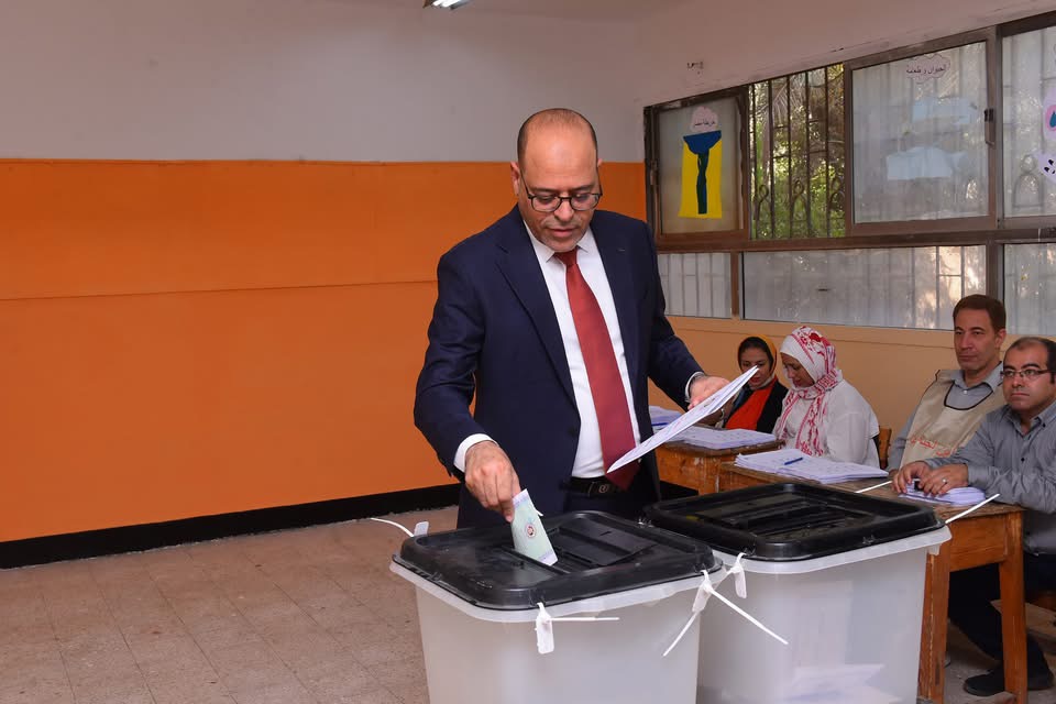 وزير العمل يدلي بصوته وسط أجواء انتخابية منظمة