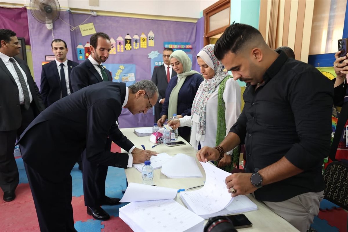 عمرو طلعت يدلي بصوته