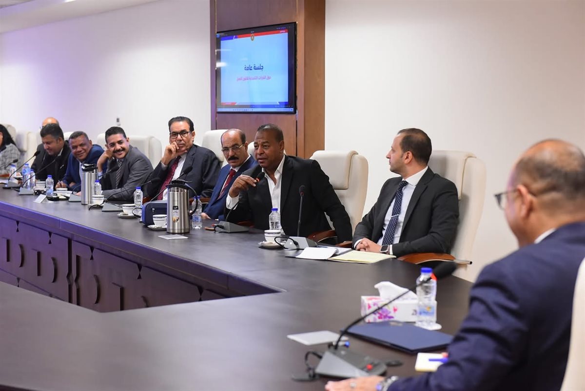 وزير العمل يترأس أول اجتماع لتطبيق قانون العمل الجديد