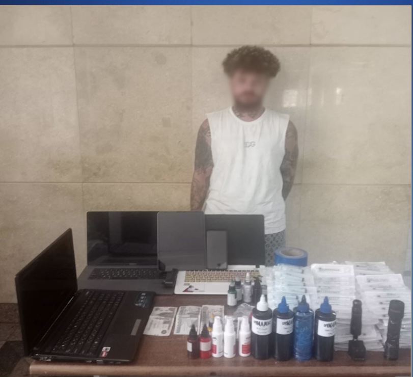 الأجهزة المضبوطة بحوزة بيتر تاتو تحتوي فيديوهات خادشة