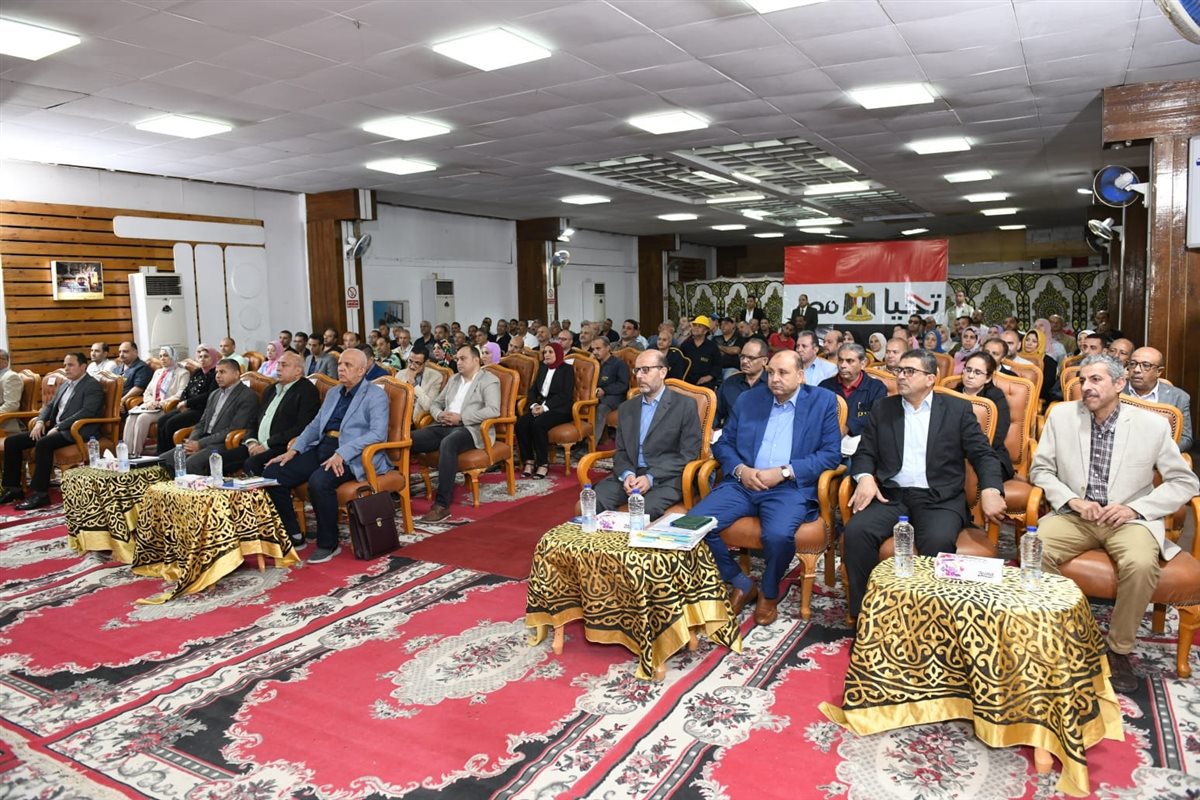 وزير الإنتاج الحربي يحفز العمال ويؤكد على تطبيق معايير الجودة بشركة حلوان