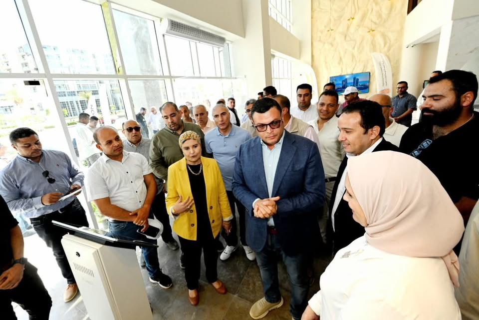 وزير الإسكان يتفقد مركز خدمات المجتمعات العمرانية بالعلمين الجديدة
