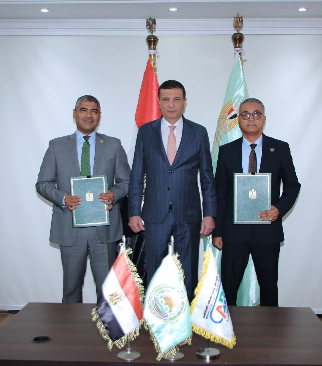 وزير الزراعة يشهد بروتوكول لتصنيع آلات تطويش الذرة محليًا