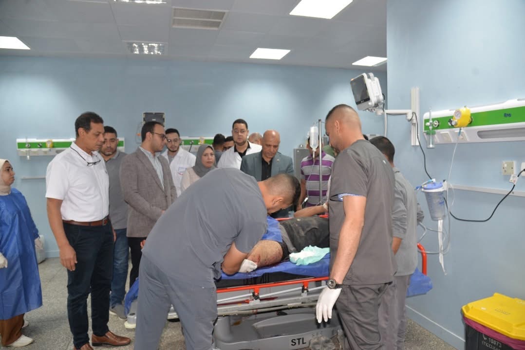 نائب المحافظ يزور المصابين بالمستشفيات للاطمئنان على حالتهم