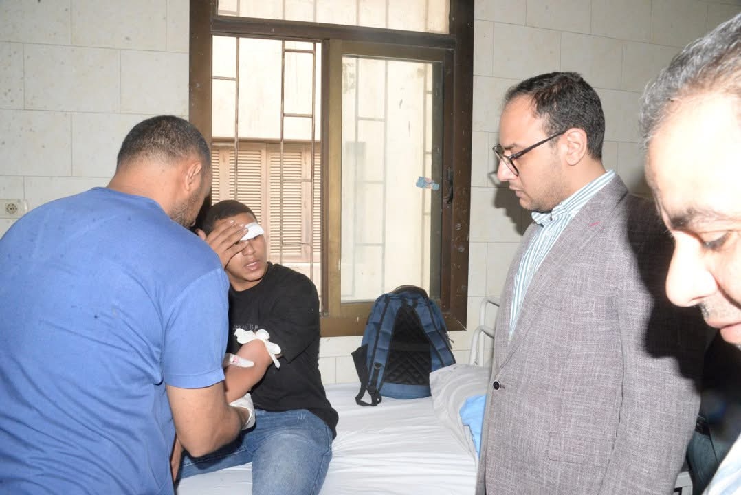 نائب محافظ أسيوط يزور المصابين في مستشفيات أسيوط