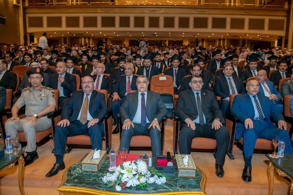 وزير الإنتاج الحربي يشهد حفل تخرج دفعة جديدة من الأكاديمية