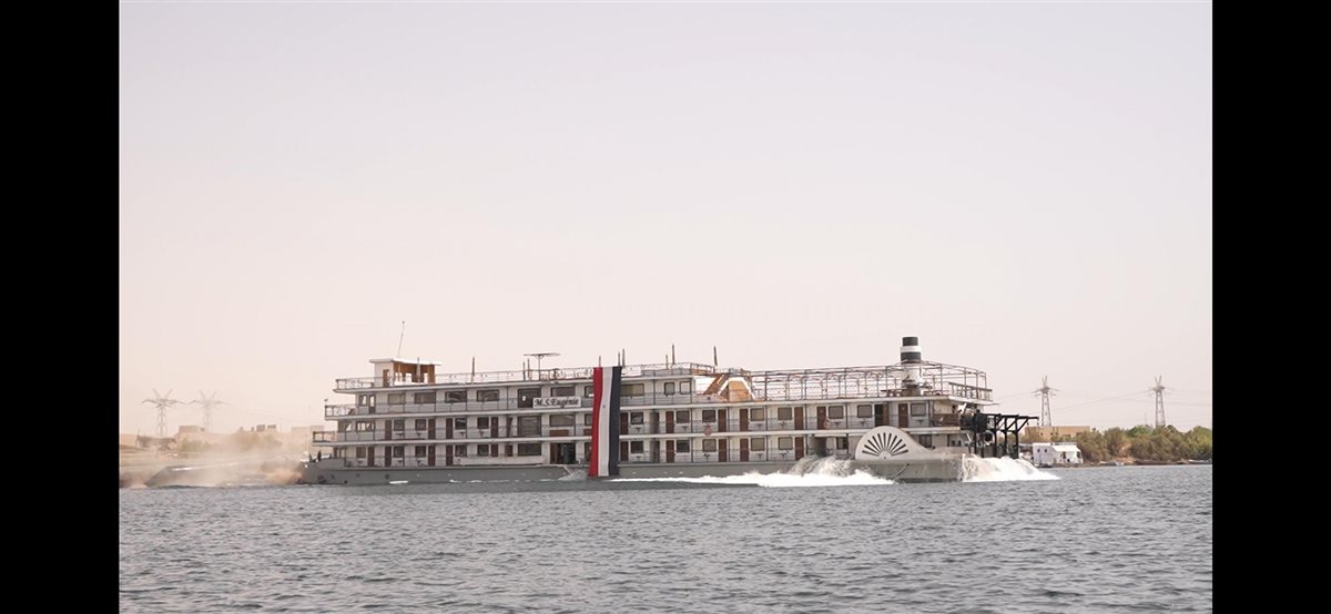 إعادة إنزال الفندق العائم أوجيني بعد صيانة في أسوان