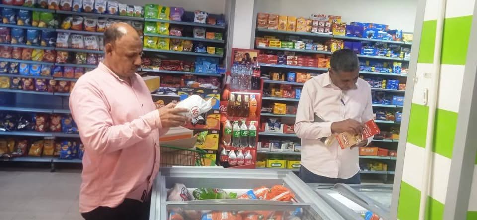 أسواق أسوان تشهد ضبط سلع غذائية منتهية الصلاحية
