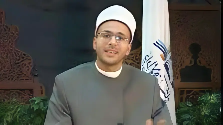 هشام ربيع: الوقوف بين يدي الله له مقام