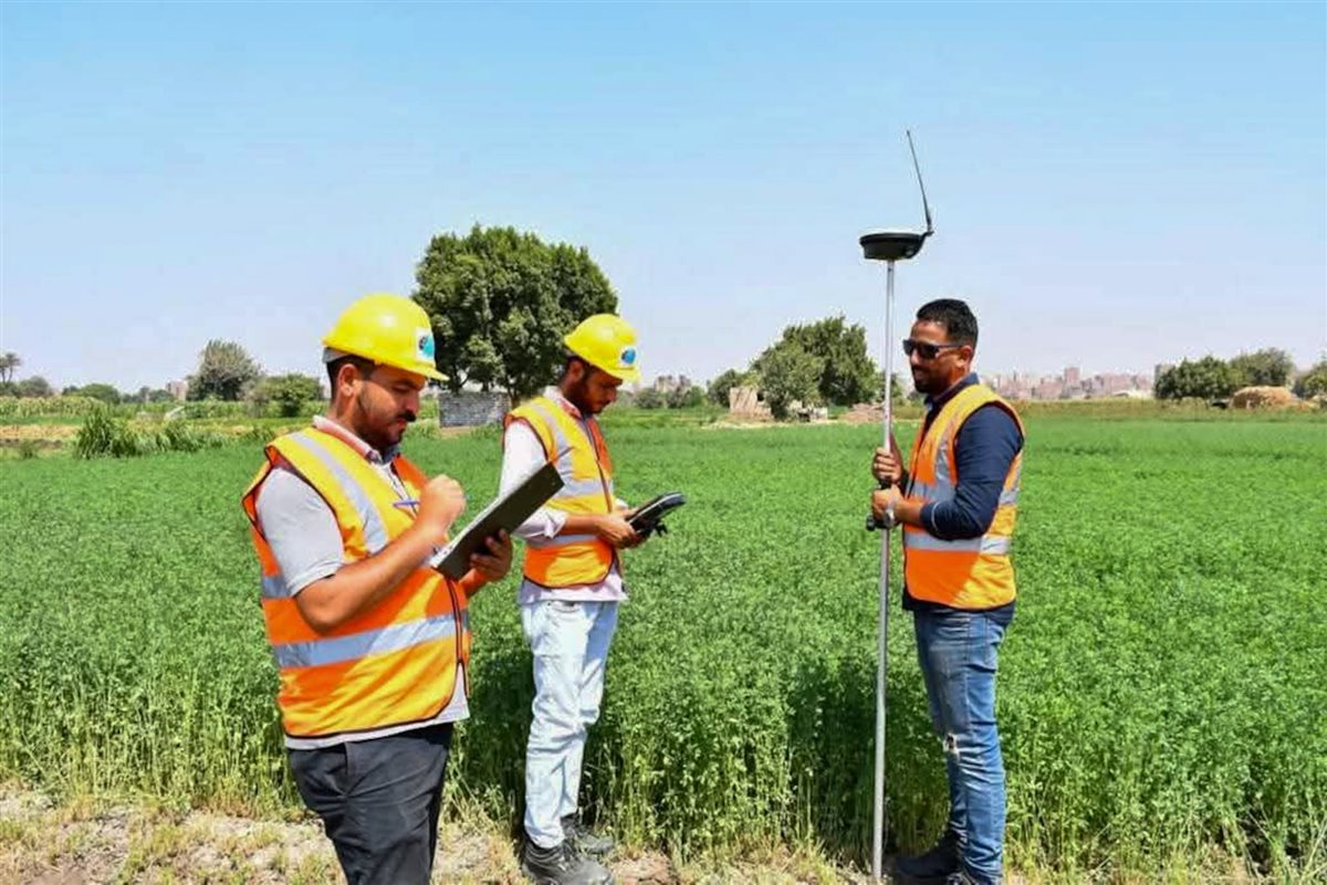 وزير الموارد المائية والري يتابع أنشطة هيئة المساحة