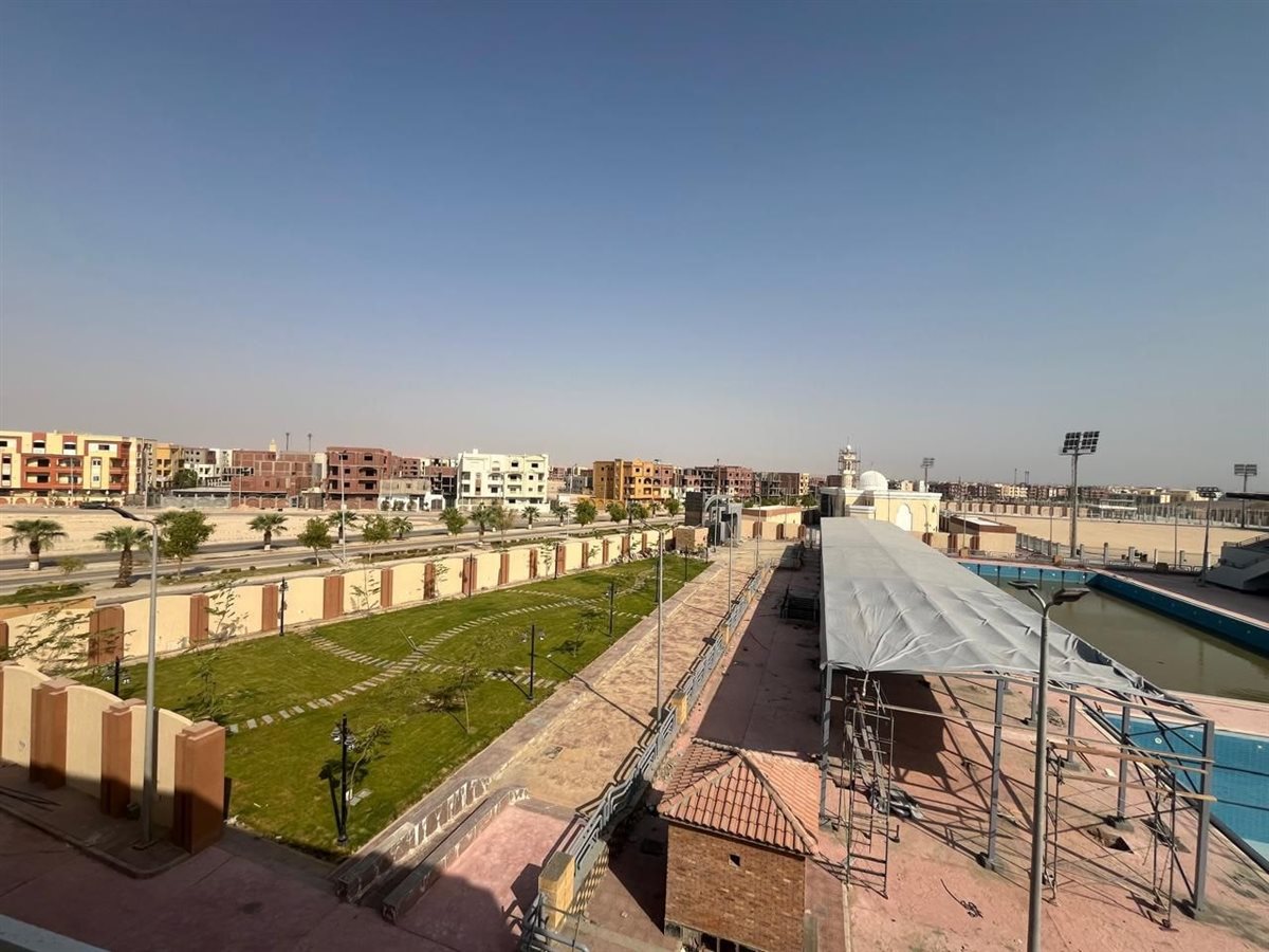 وزارة الإسكان تتابع الموقف التنفيذي لمشروعات مدينة قنا الجديدة