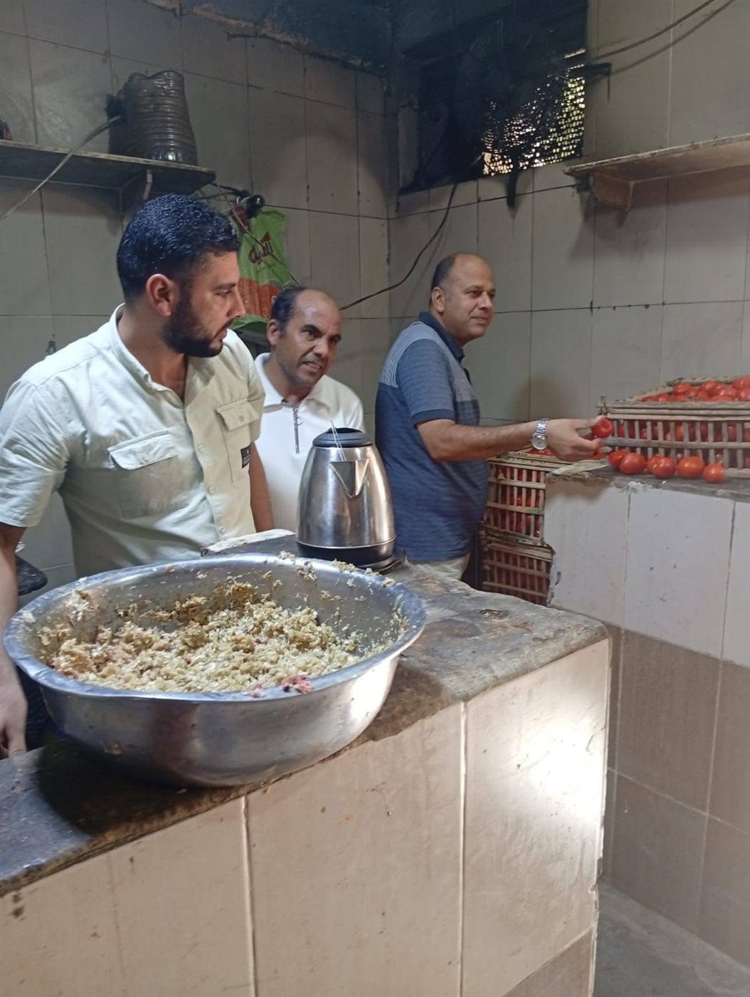 إعدام أغذية فاسدة بمطروح لحماية صحة المواطنين