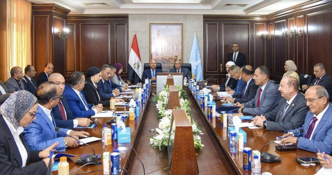 مناقشة خطط تطوير المناطق الصناعية بالإسكندرية