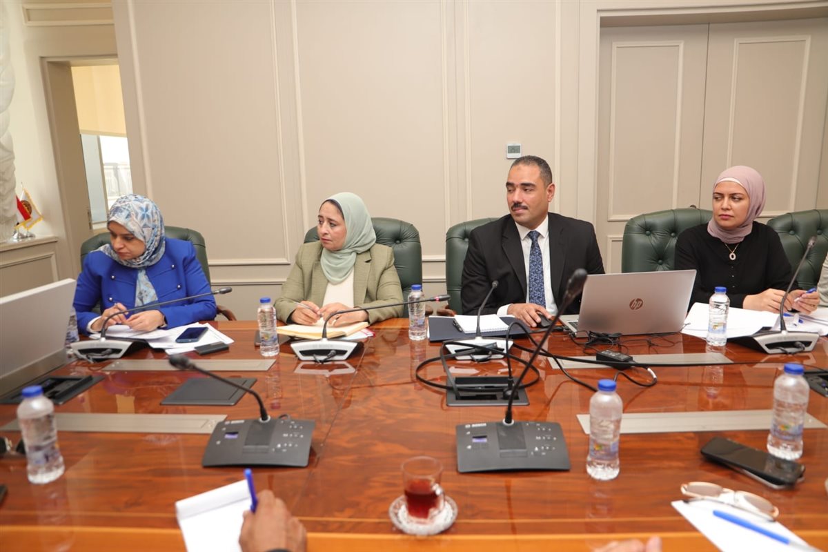 وزير العمل محمد جبران يلتقي وفدًا من رجال الأعمال والجالية المصرية في إيطاليا