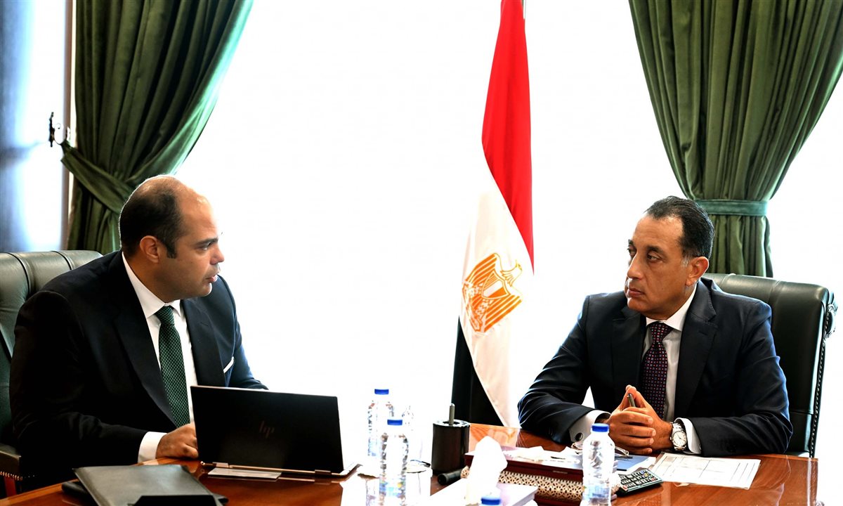 رئيس الوزراء مع رئيس جهاز حماية المنافسة