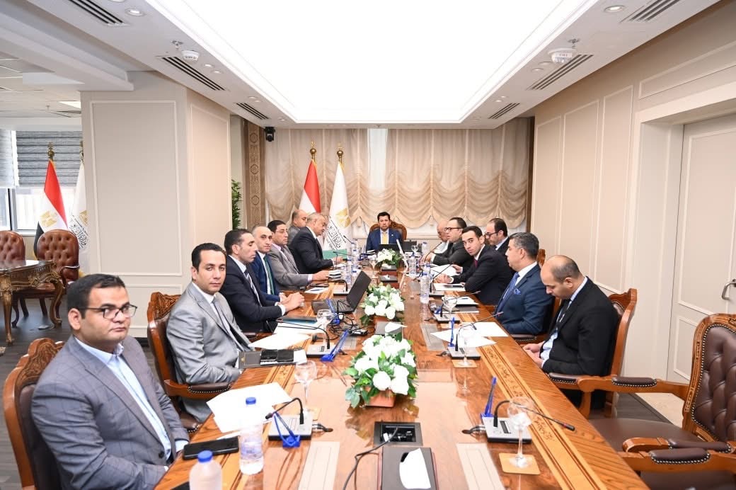وزير الرياضة يوجه مديريات الشباب بتنفيذ قانون الرياضة الجديد