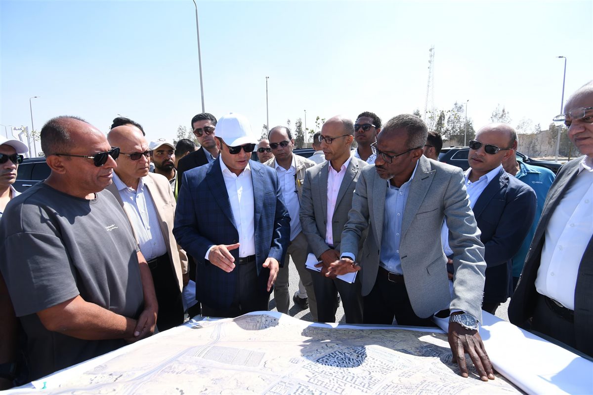 وزير الإسكان يتابع أعمال تطوير محور التسعين الشمالي بالقاهرة الجديدة