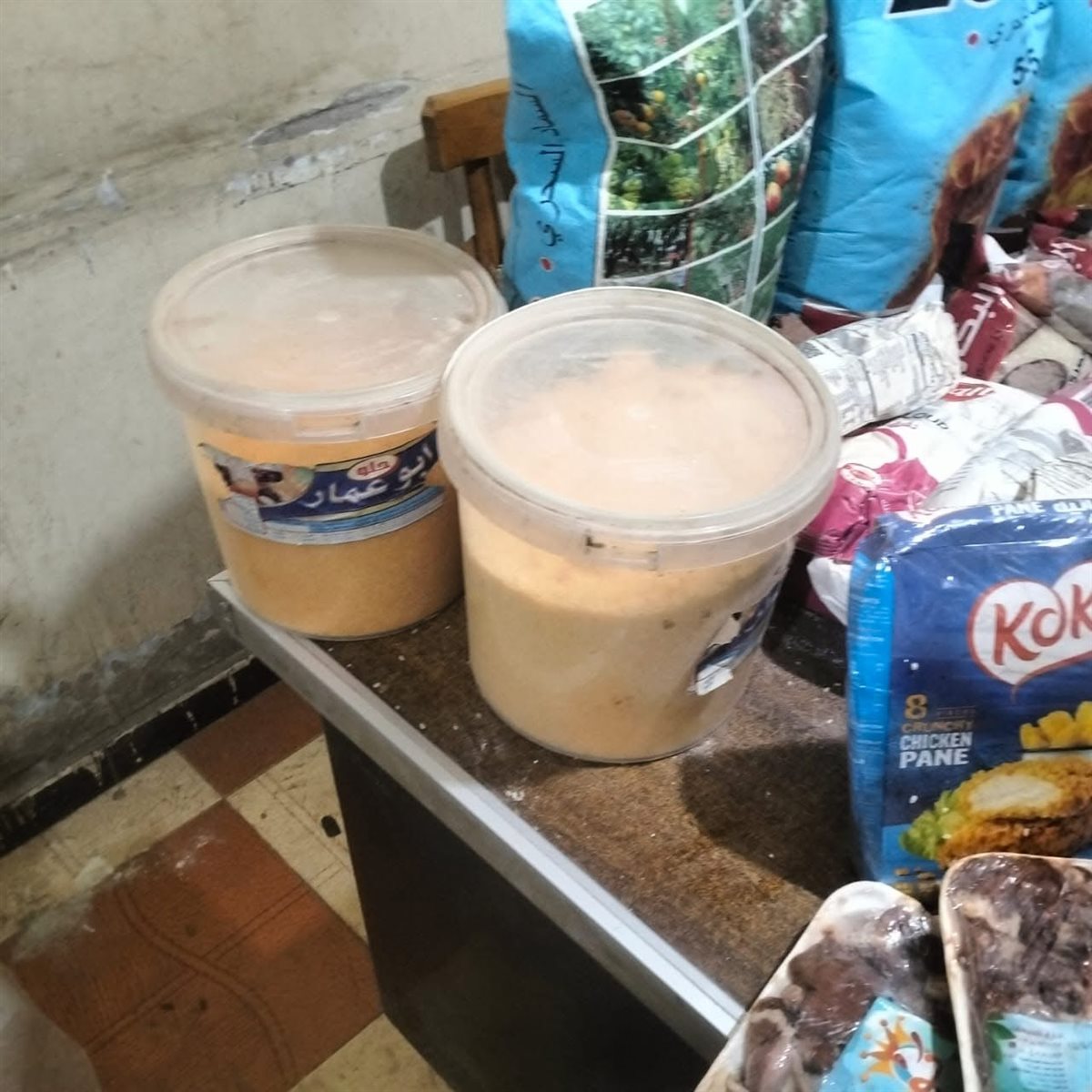 ضبط مواد غذائية منتهية الصلاحية ولحوم فاسدة في أسيوط