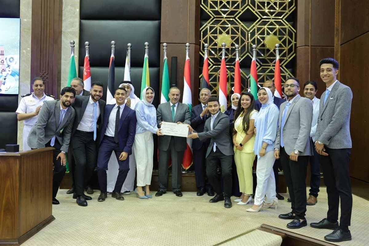 محافظ أسيوط يفتتح مبنى كلية النقل الدولي واللوجستيات بالأكاديمية العربية