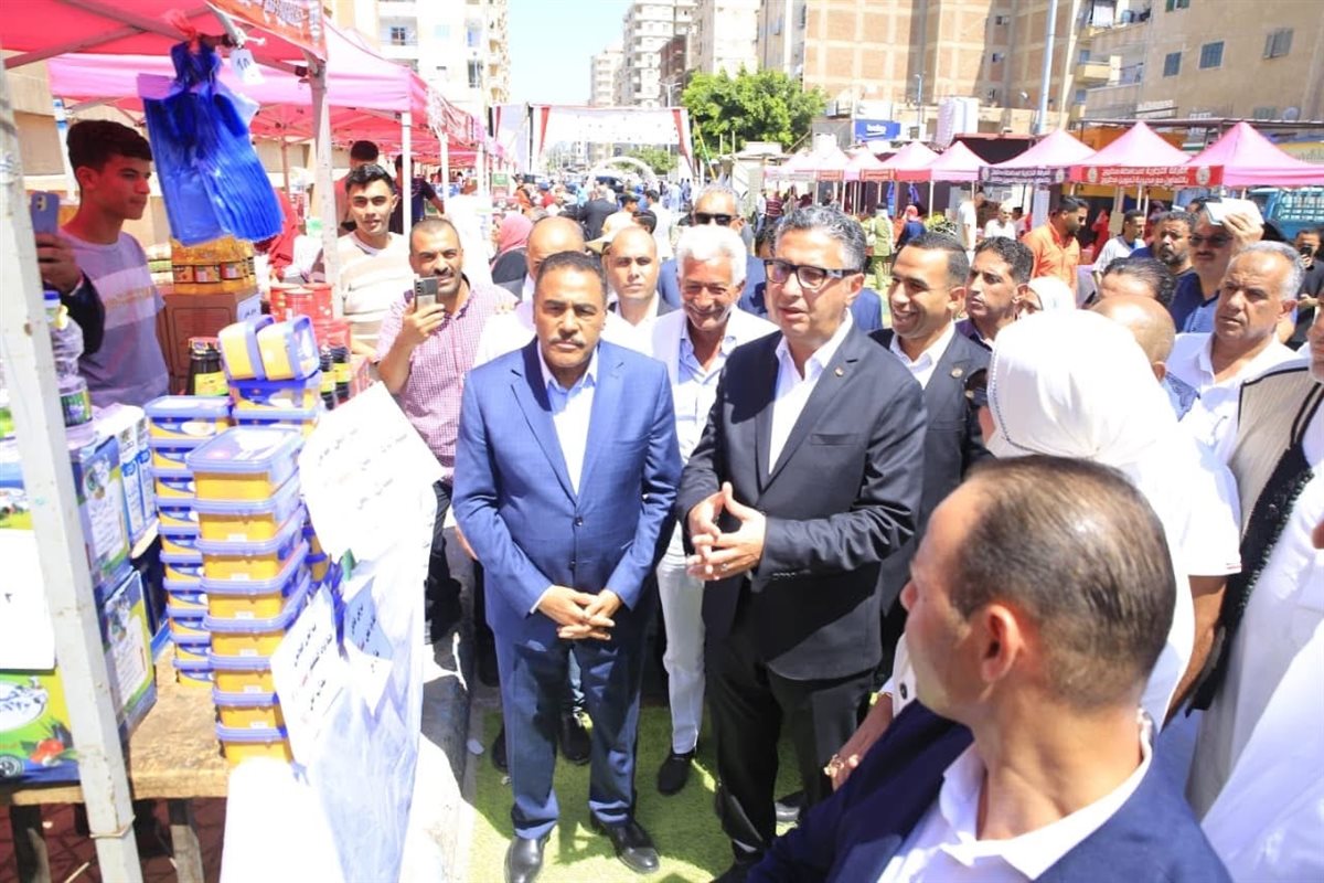 افتتاح سوق اليوم الواحد لتوفير السلع بأسعار مخفضة