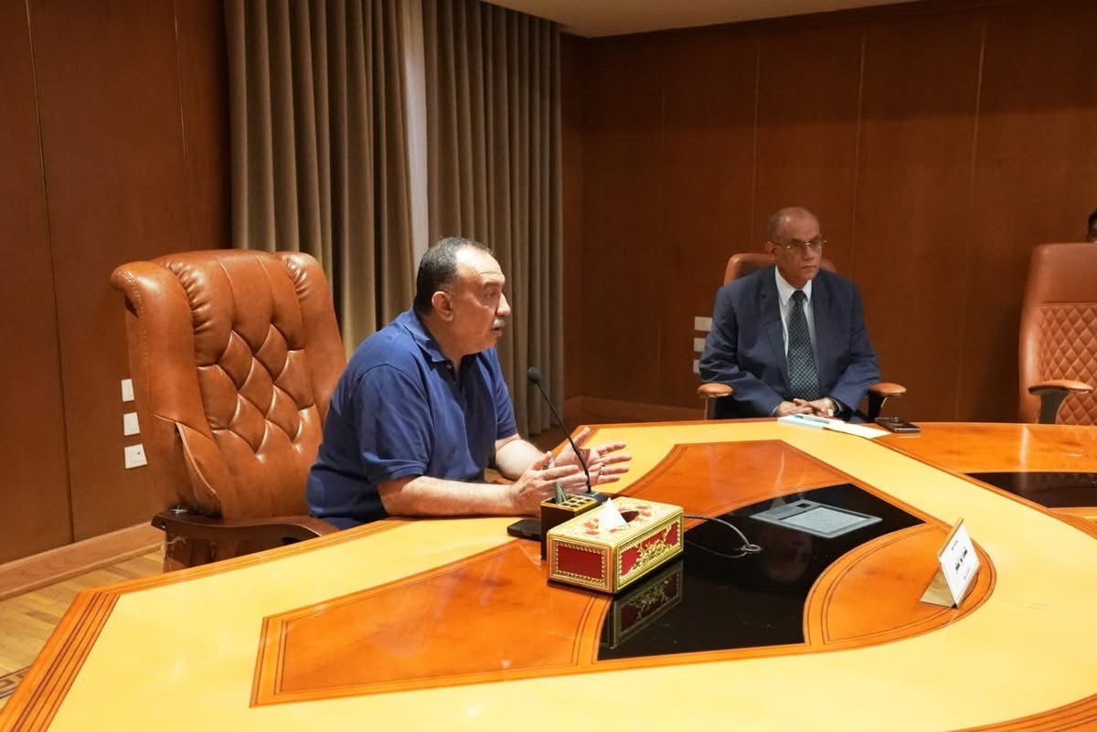 إعادة توزيع الكوادر الهندسية بالإدارات لدعم التنمية في أسيوط